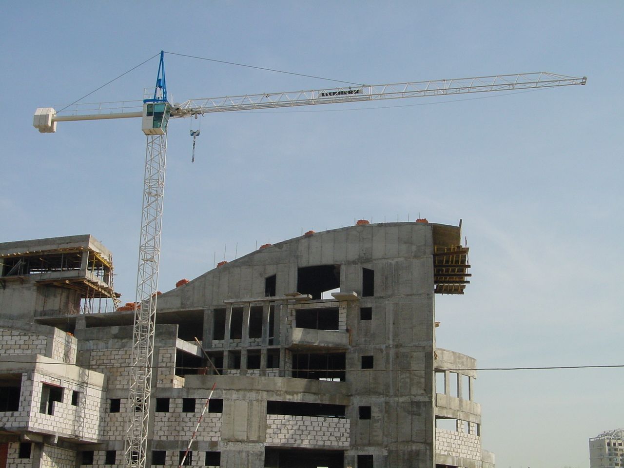 تاجير او بيع رافعة برجية تور كرين نوع ليبهير 30 ال سي