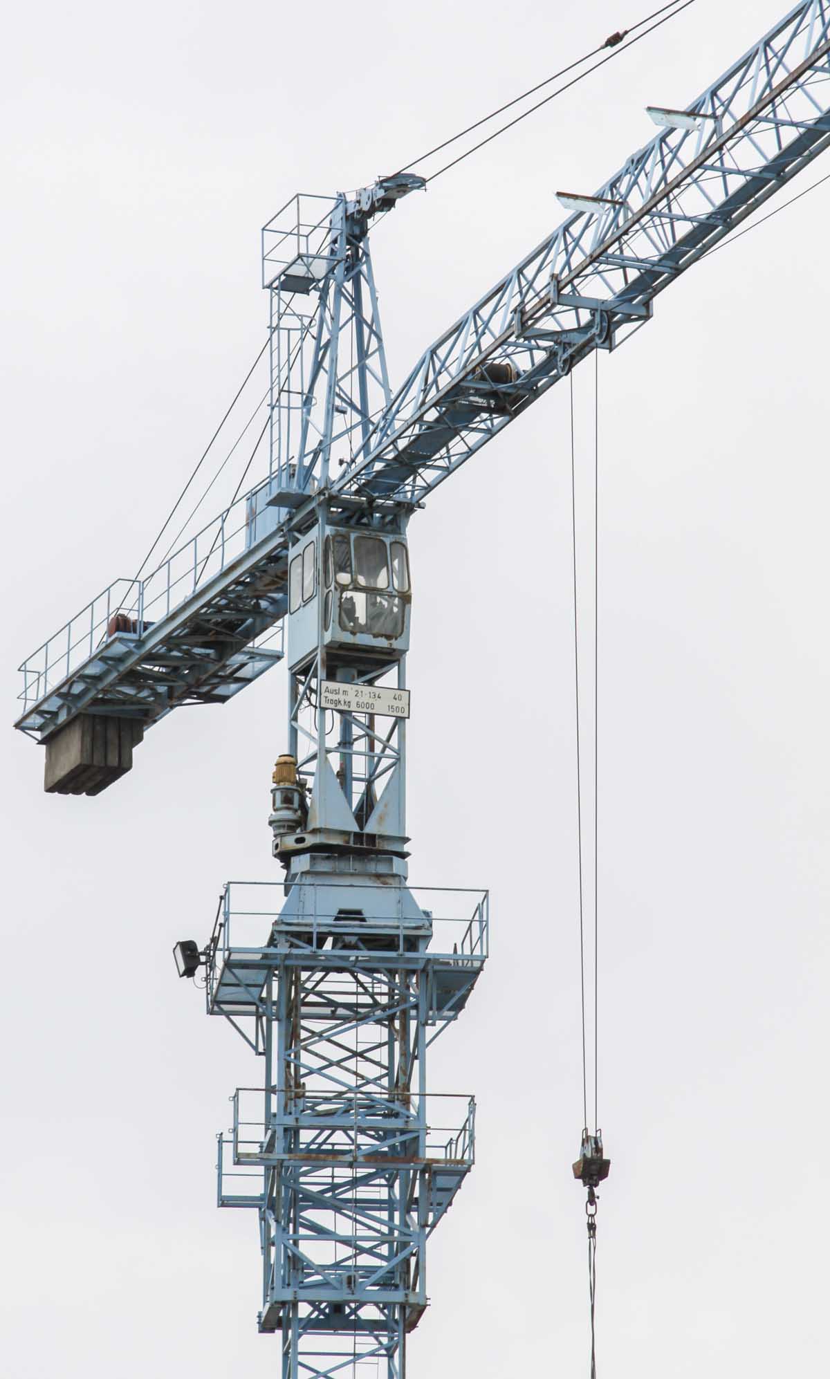 تاجير او بيع رافعة برجية تور كرين نوع ليبهير 60.1 اتش سي